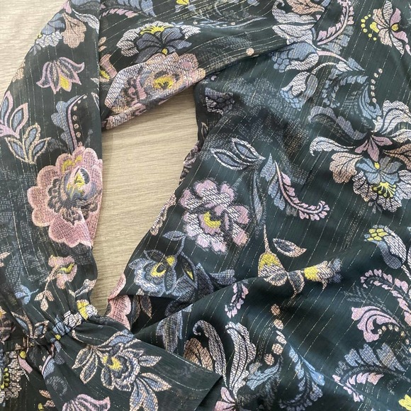 🚫Sold🚫 June & Hudson Floral Surplice Crop Top - Picture 2 of 4